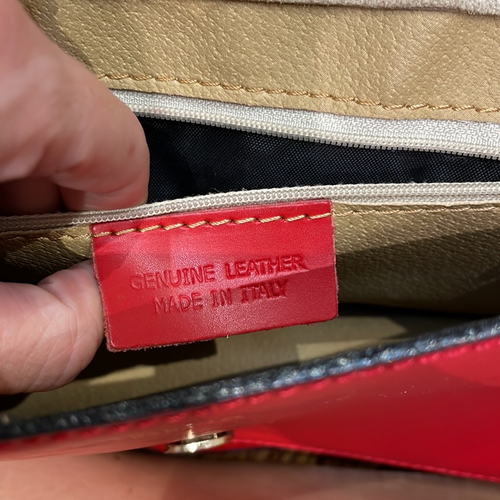 Camelia Roma red genuine Italian leather crossbody bag - Picture 10 of 13
